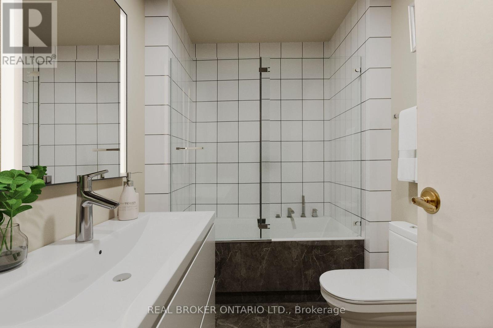 VS - 379 Talbot Street, Hamilton, ON - Indoor Photo Showing Bathroom