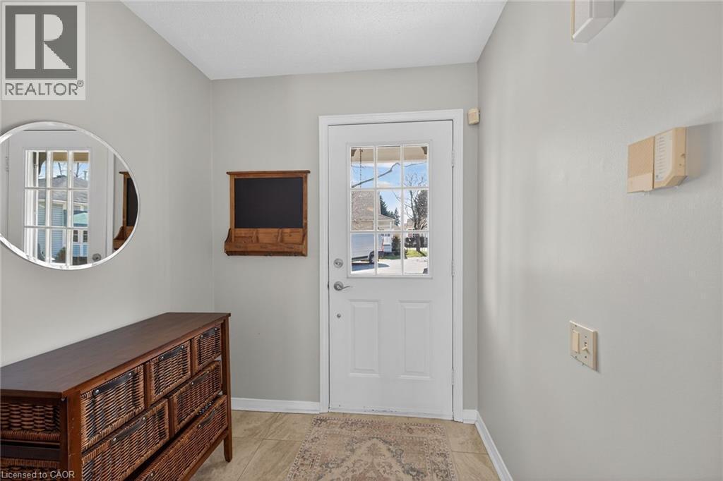 232 Silverbirch Boulevard, Hamilton, ON - Indoor Photo Showing Other Room