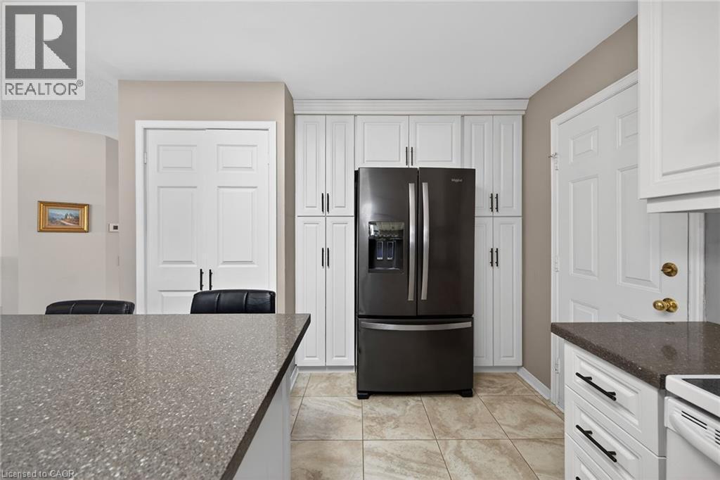 232 Silverbirch Boulevard, Hamilton, ON - Indoor Photo Showing Kitchen