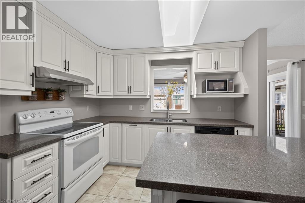 232 Silverbirch Boulevard, Hamilton, ON - Indoor Photo Showing Kitchen With Double Sink