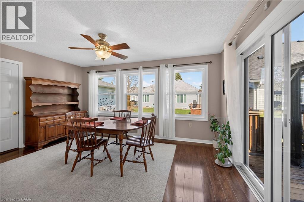232 Silverbirch Boulevard, Hamilton, ON - Indoor Photo Showing Dining Room
