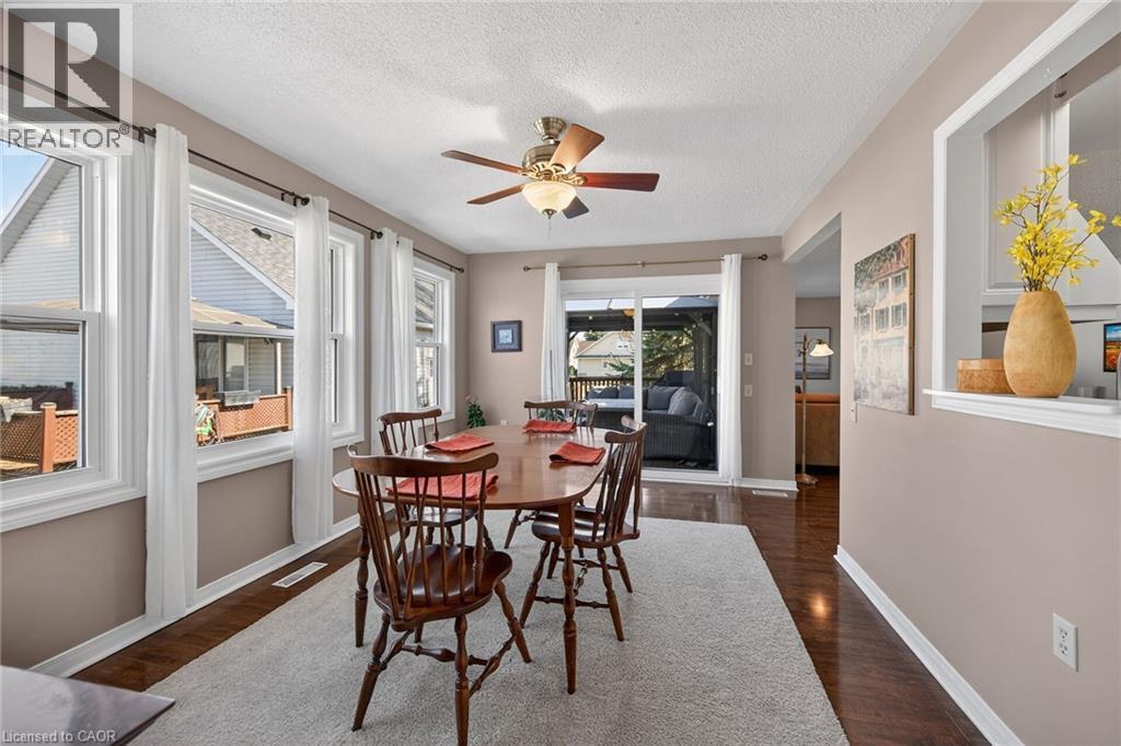 232 Silverbirch Boulevard, Hamilton, ON - Indoor Photo Showing Dining Room