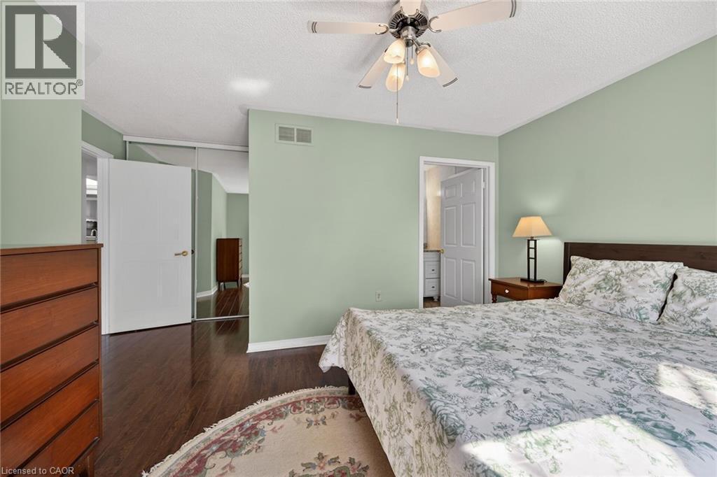 232 Silverbirch Boulevard, Hamilton, ON - Indoor Photo Showing Bedroom