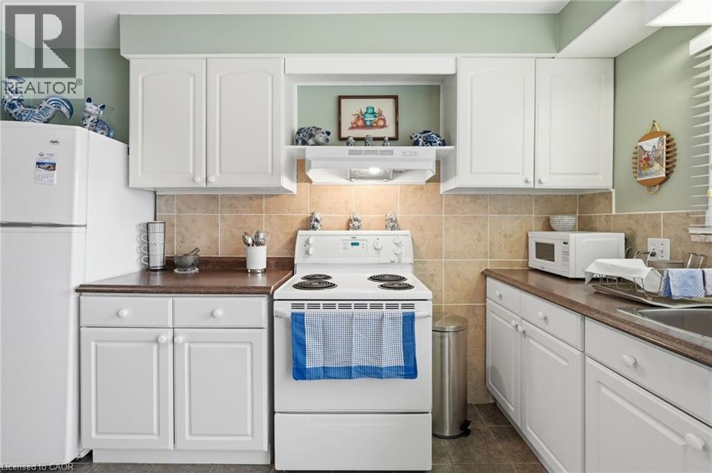 54 Bingham Road, Hamilton, ON - Indoor Photo Showing Kitchen