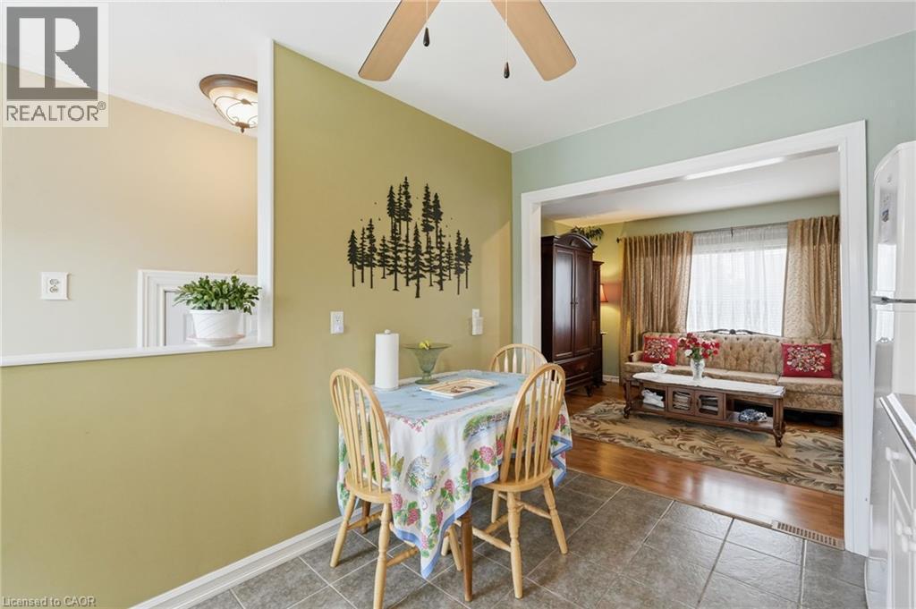 54 Bingham Road, Hamilton, ON - Indoor Photo Showing Dining Room