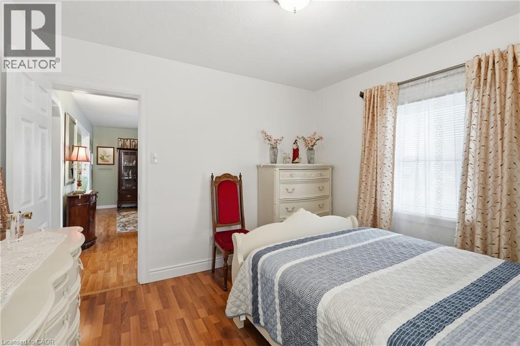 54 Bingham Road, Hamilton, ON - Indoor Photo Showing Bedroom