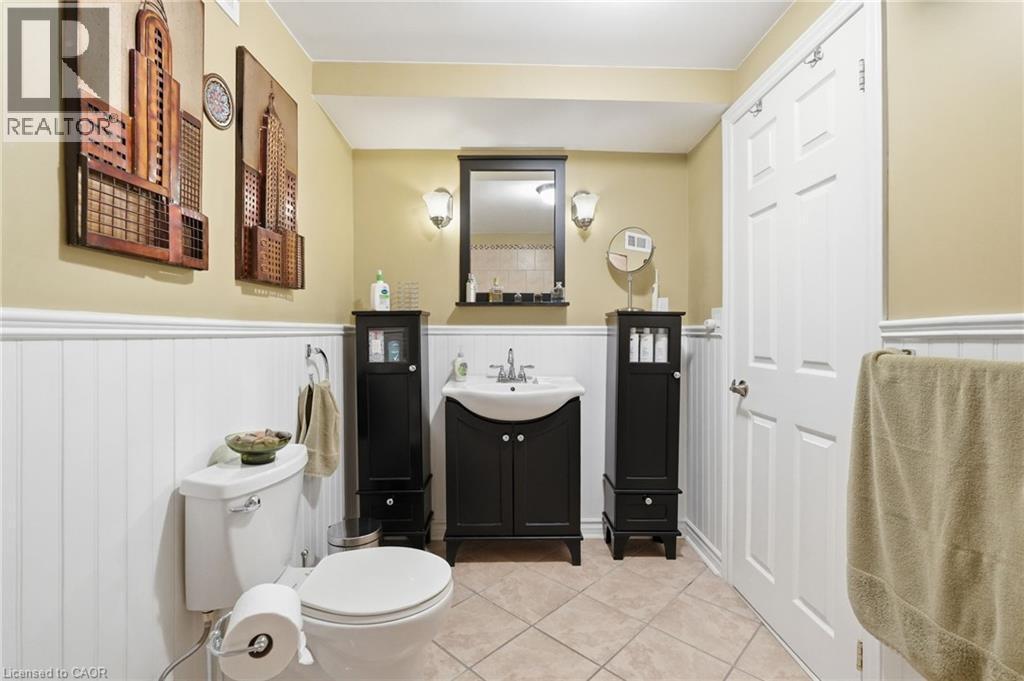 54 Bingham Road, Hamilton, ON - Indoor Photo Showing Bathroom