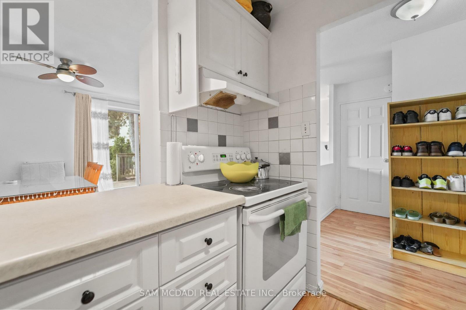112 - 1050 Falgarwood Drive, Oakville, ON - Indoor Photo Showing Kitchen