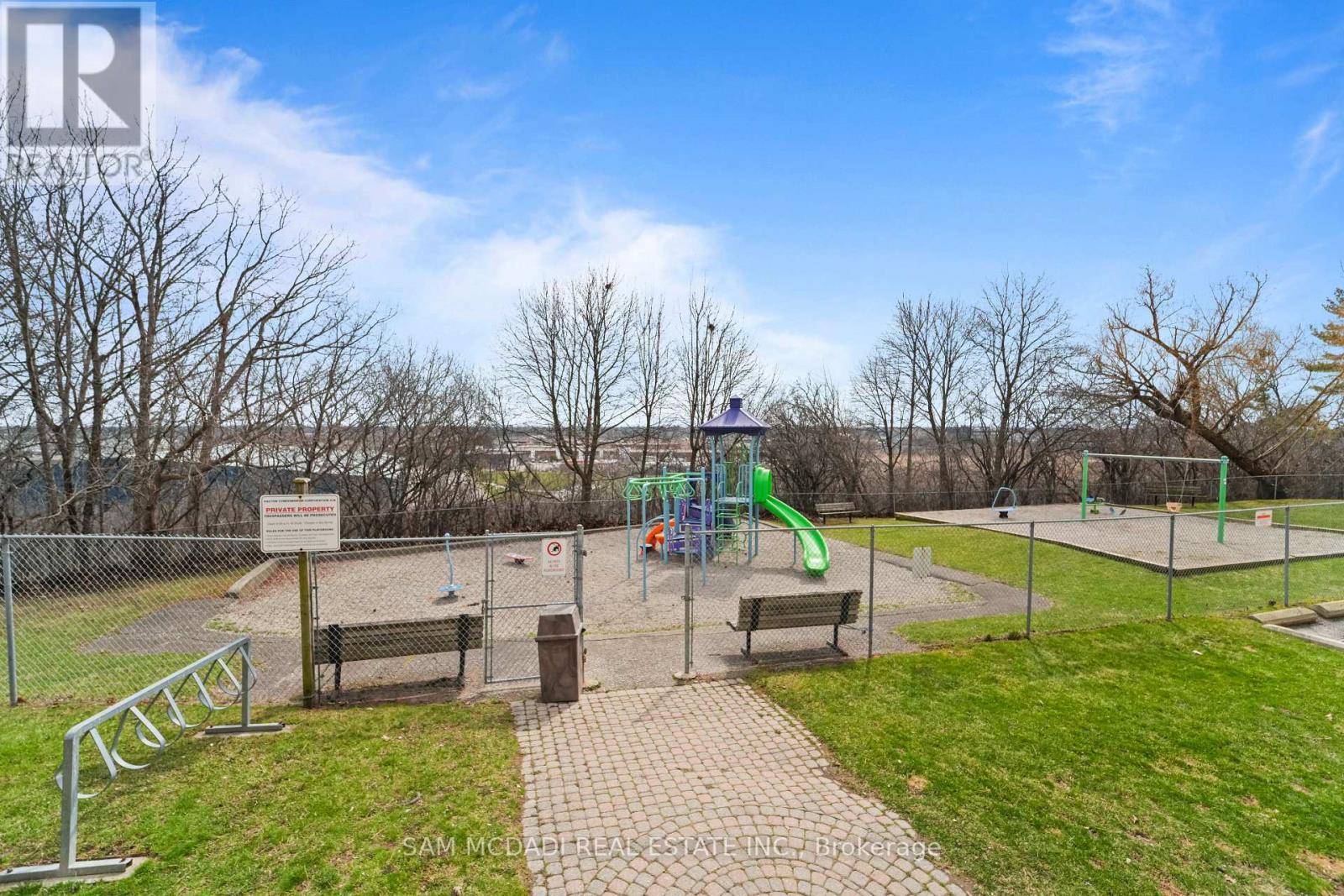 112 - 1050 Falgarwood Drive, Oakville, ON - Outdoor