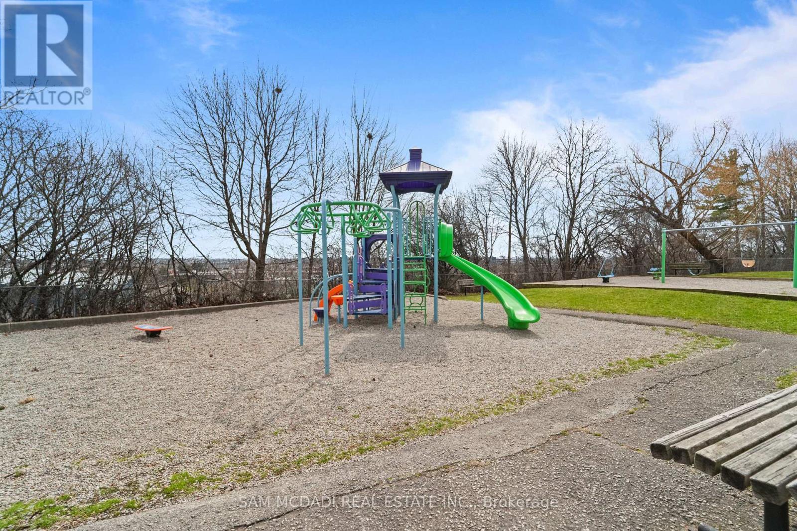 112 - 1050 Falgarwood Drive, Oakville, ON - Outdoor
