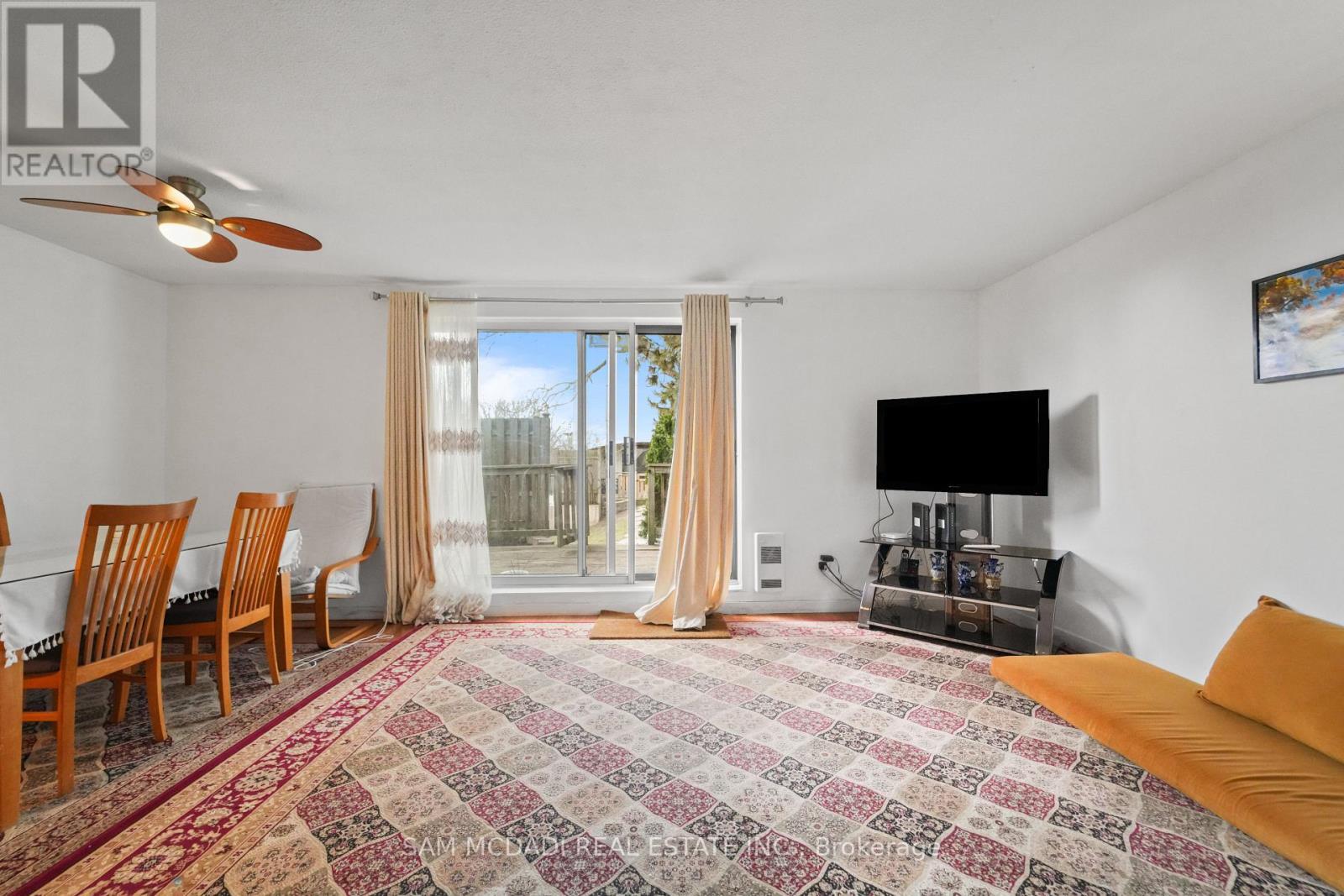 112 - 1050 Falgarwood Drive, Oakville, ON - Indoor