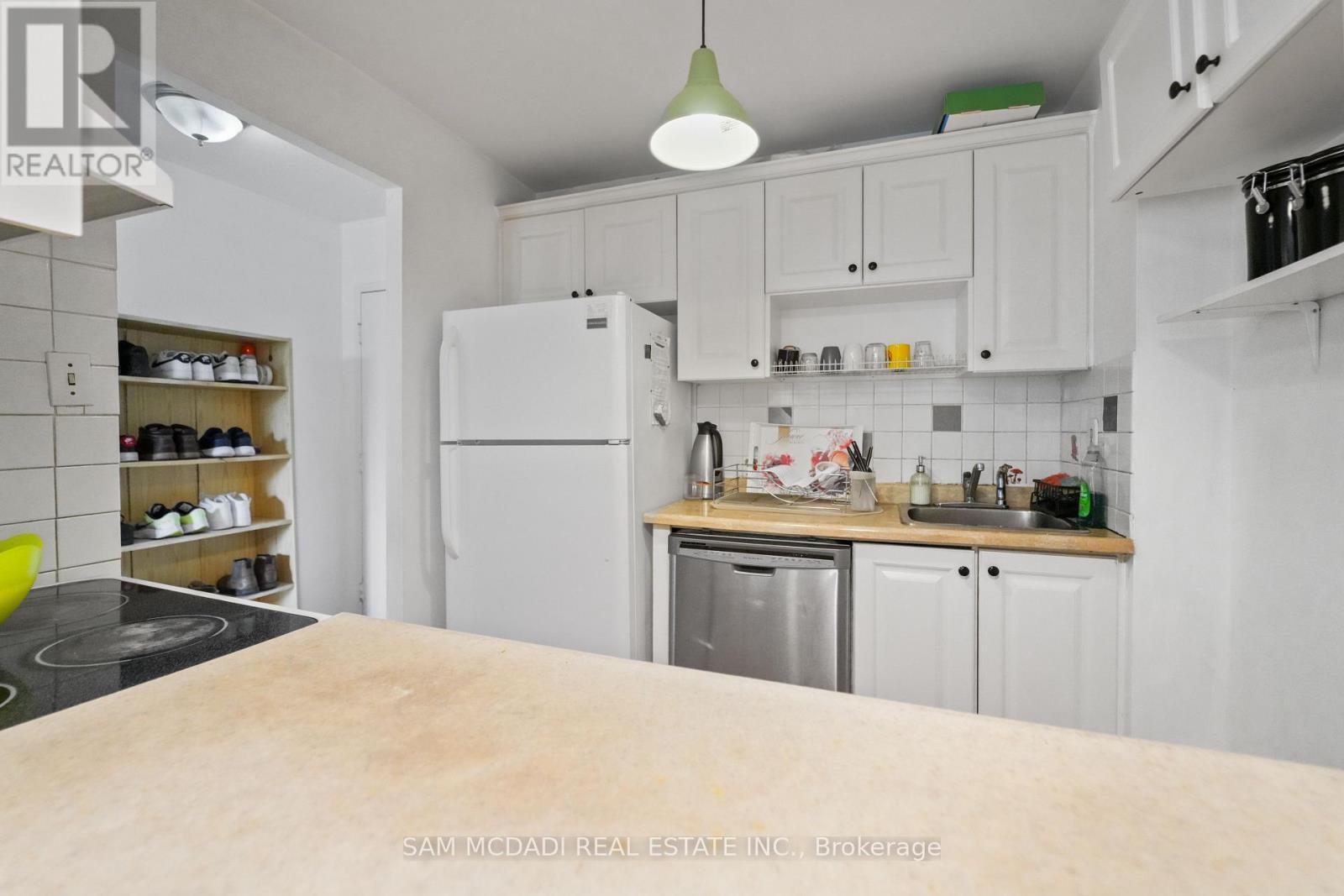 112 - 1050 Falgarwood Drive, Oakville, ON - Indoor Photo Showing Kitchen