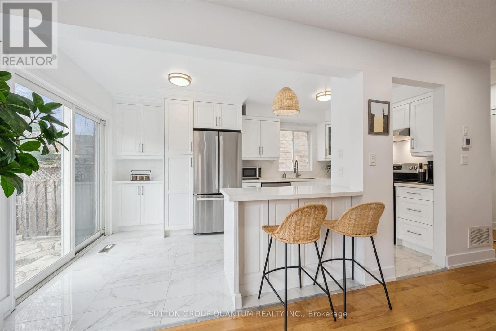 710 Irving Terrace, Milton, ON - Indoor Photo Showing Kitchen