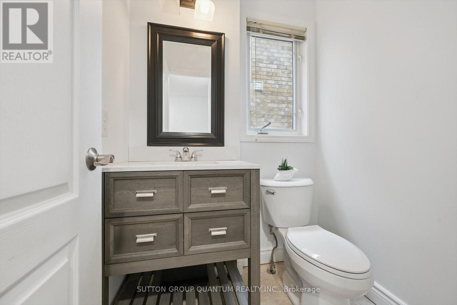710 Irving Terrace, Milton, ON - Indoor Photo Showing Bathroom