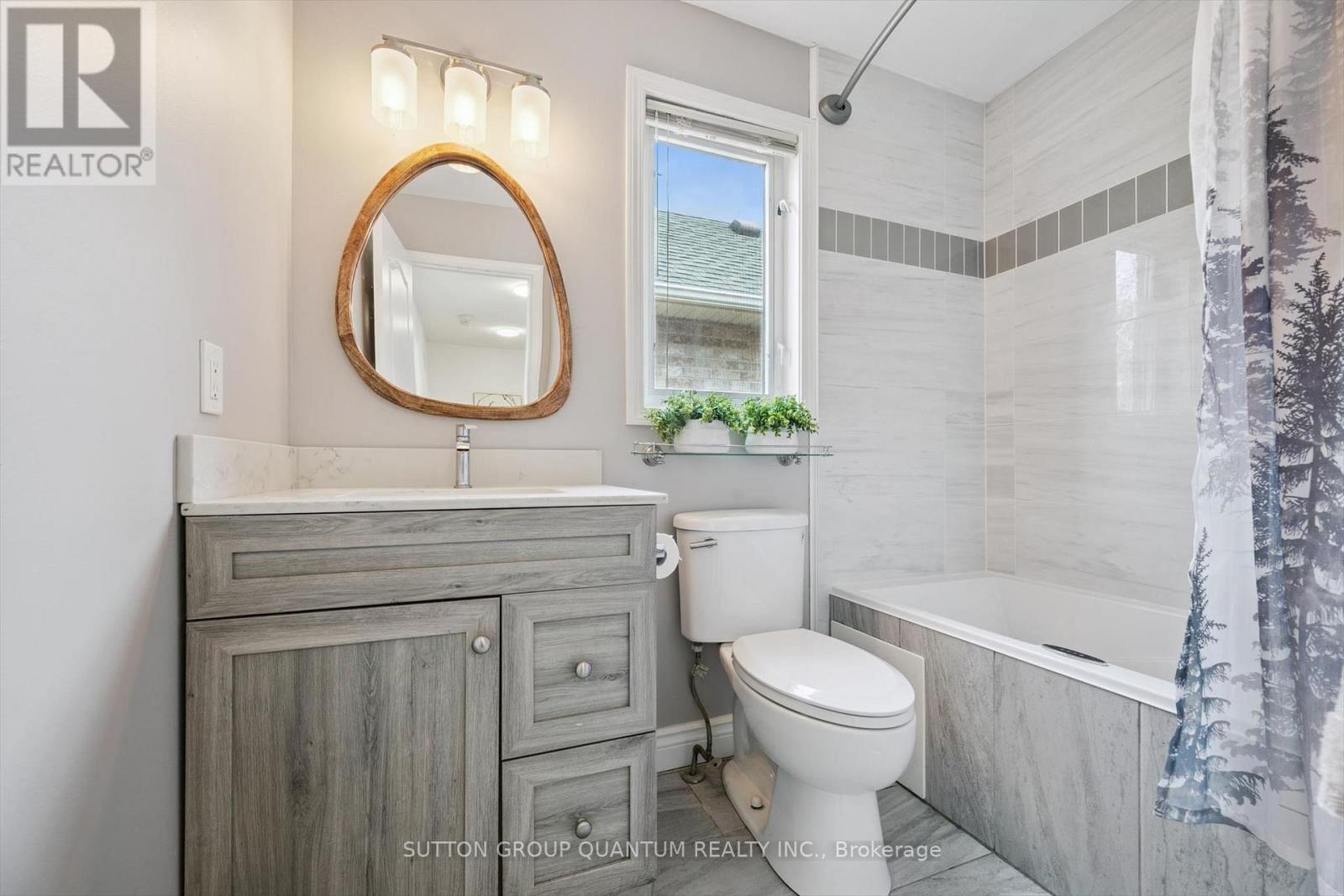 710 Irving Terrace, Milton, ON - Indoor Photo Showing Bathroom