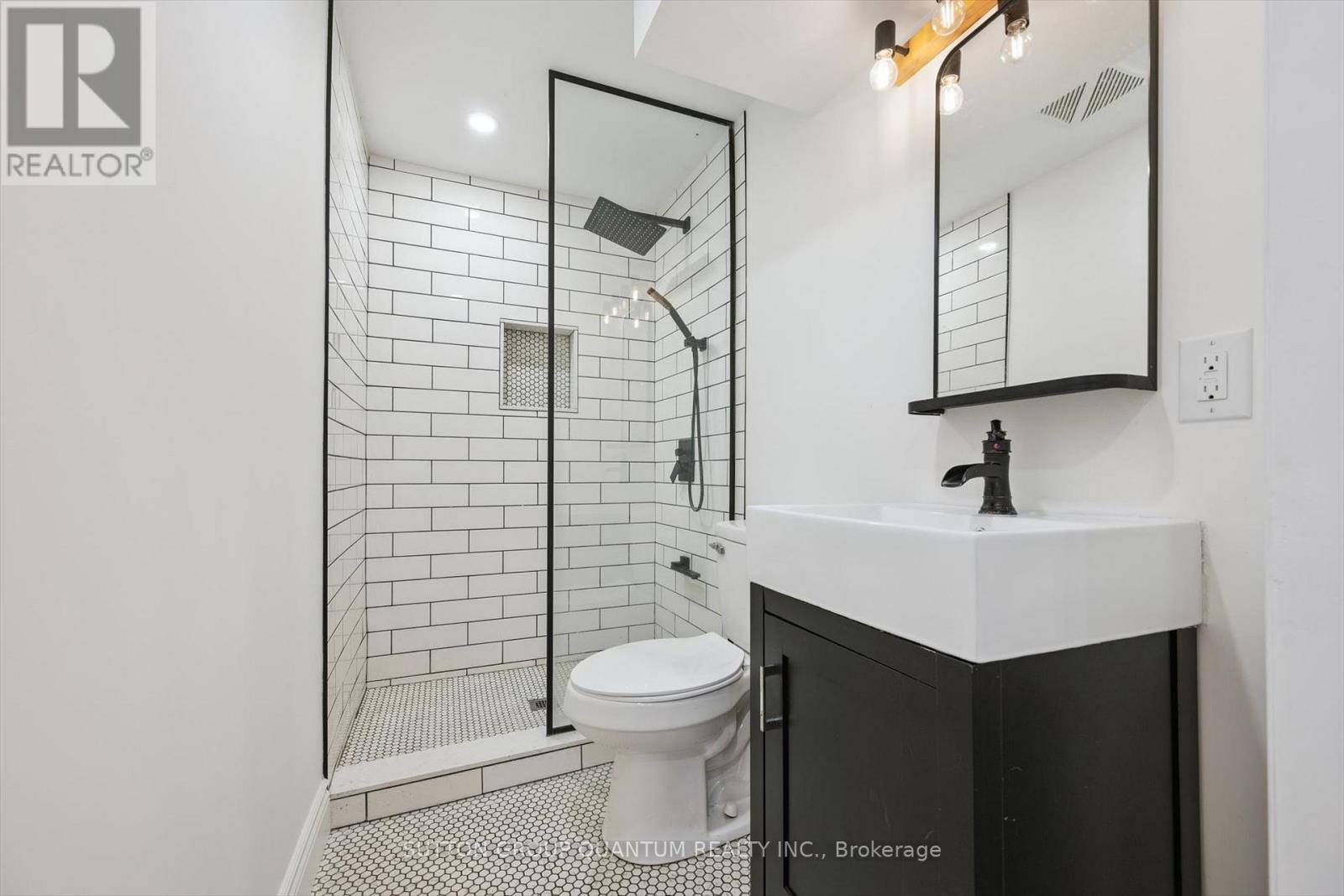 710 Irving Terrace, Milton, ON - Indoor Photo Showing Bathroom