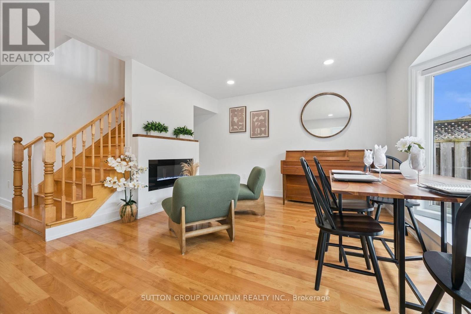 710 Irving Terrace, Milton, ON - Indoor Photo Showing Dining Room