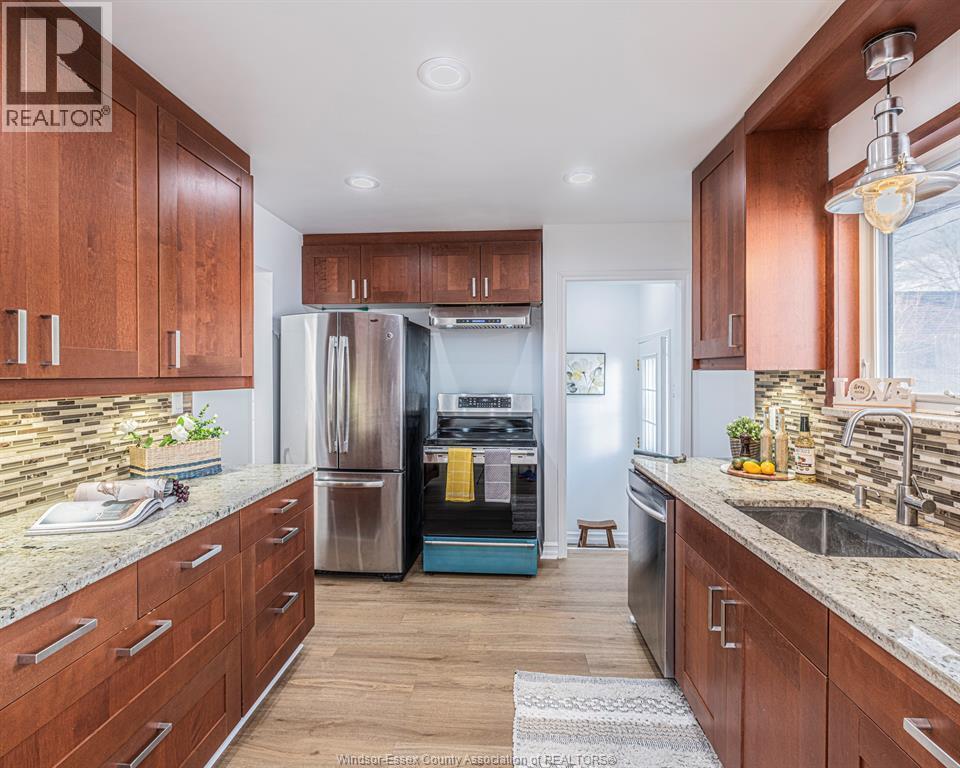 3446 Mark, Windsor, ON - Indoor Photo Showing Kitchen With Upgraded Kitchen
