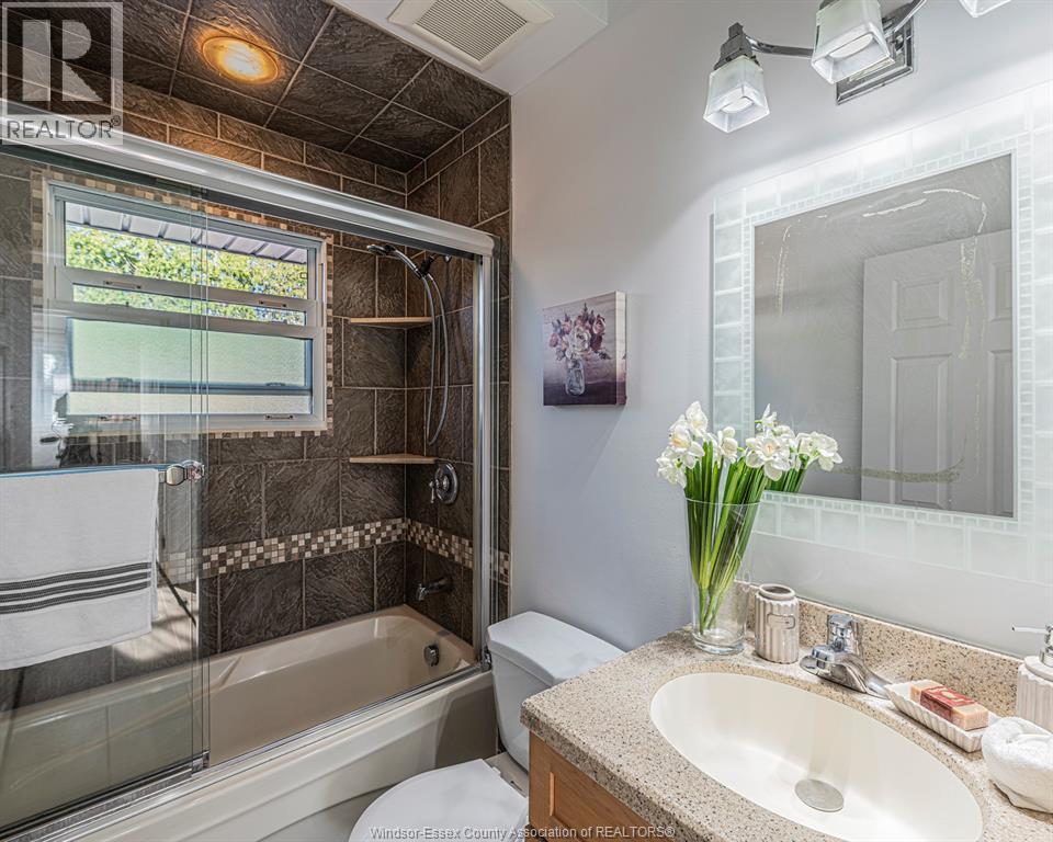3446 Mark, Windsor, ON - Indoor Photo Showing Bathroom