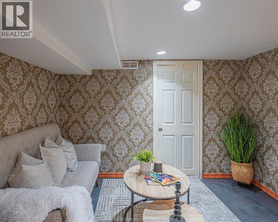 3446 Mark, Windsor, ON - Indoor Photo Showing Living Room