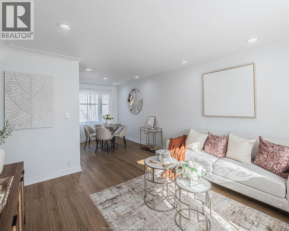 3446 Mark, Windsor, ON - Indoor Photo Showing Living Room