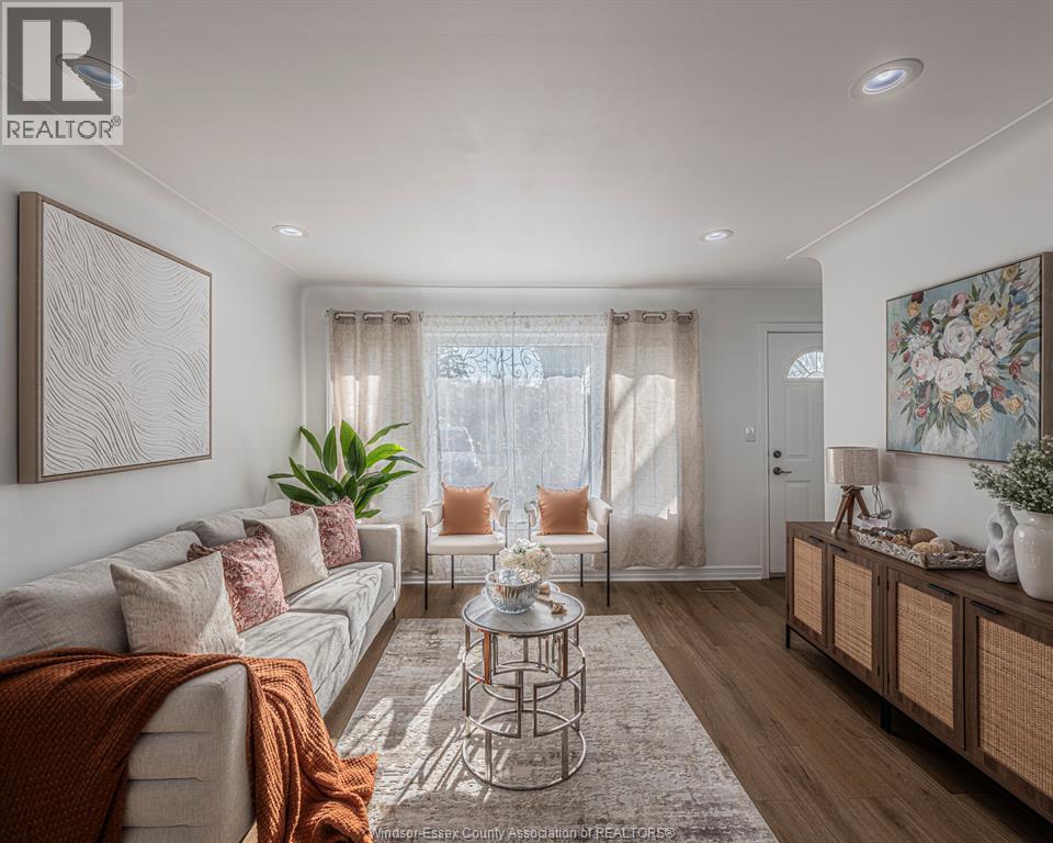 3446 Mark, Windsor, ON - Indoor Photo Showing Living Room