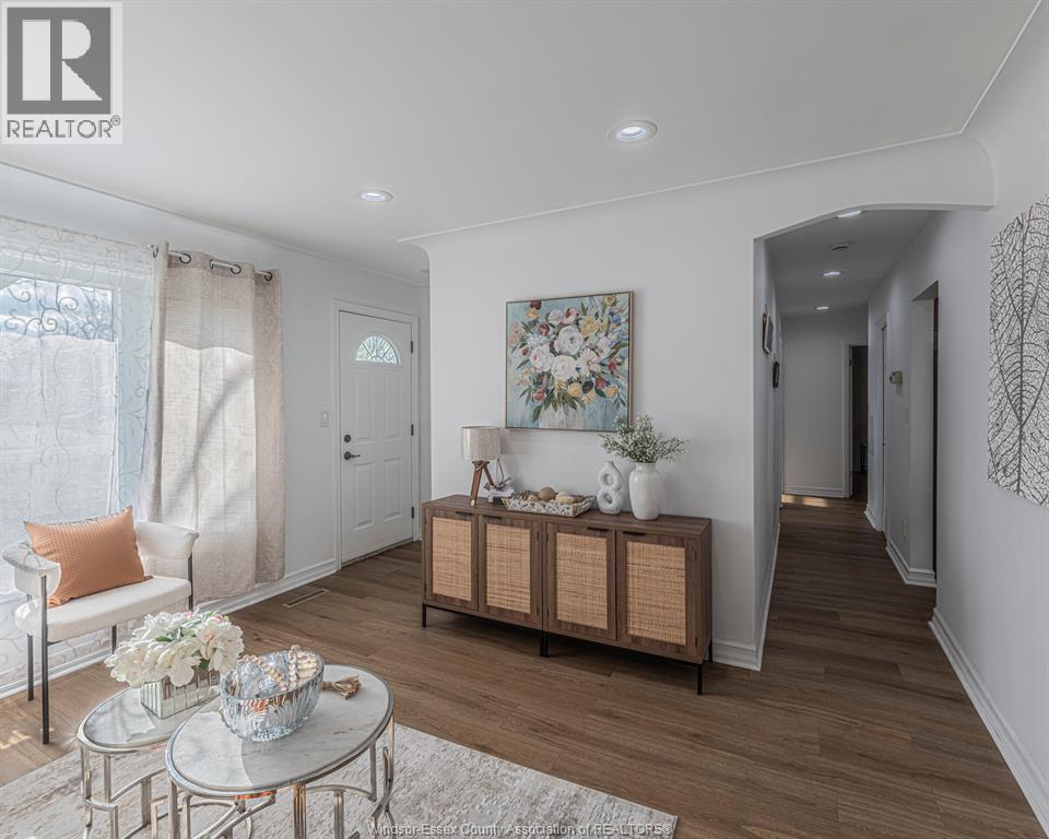 3446 Mark, Windsor, ON - Indoor Photo Showing Living Room