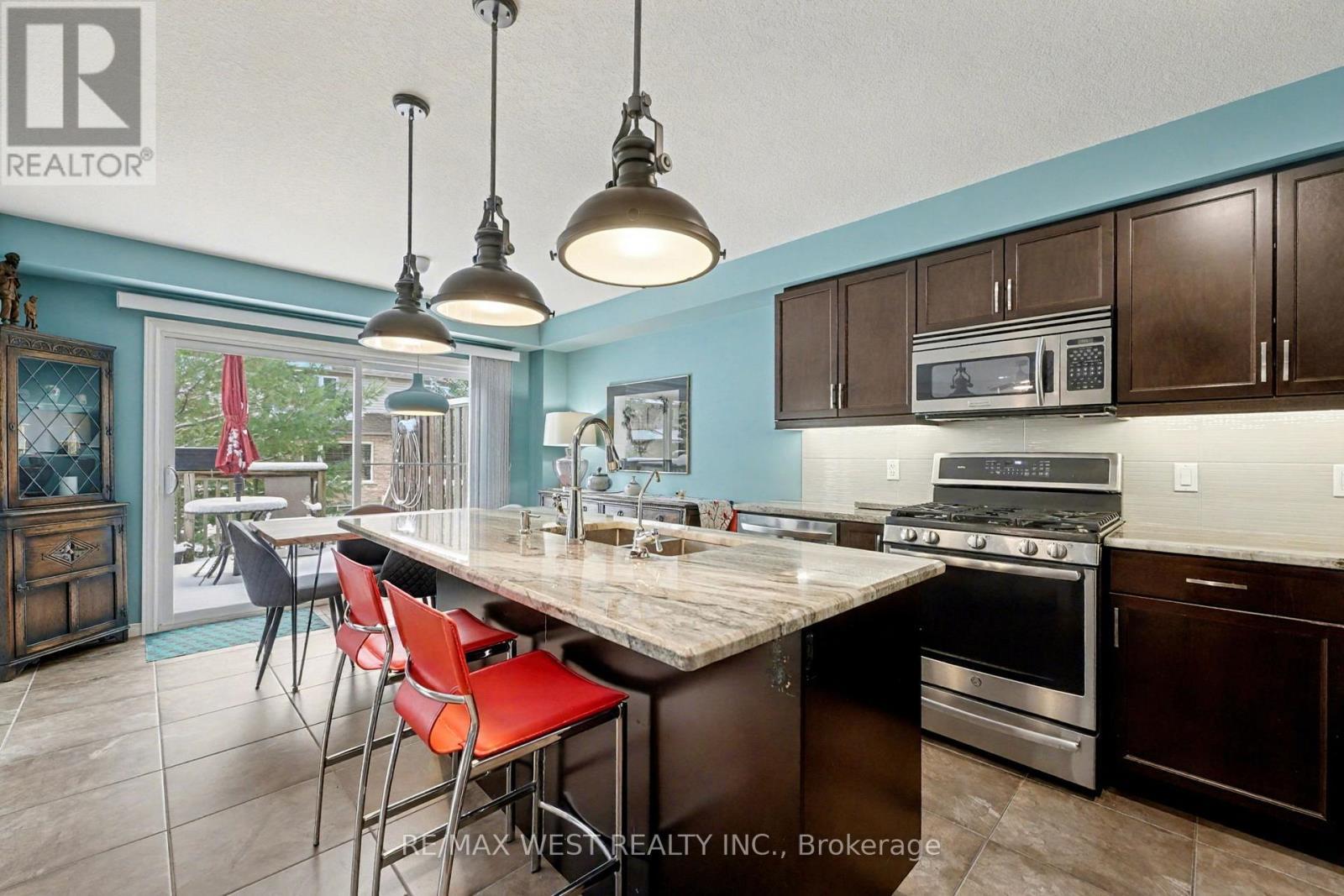 7 - 255 Summerfield Drive, Guelph, ON - Indoor Photo Showing Kitchen With Double Sink With Upgraded Kitchen