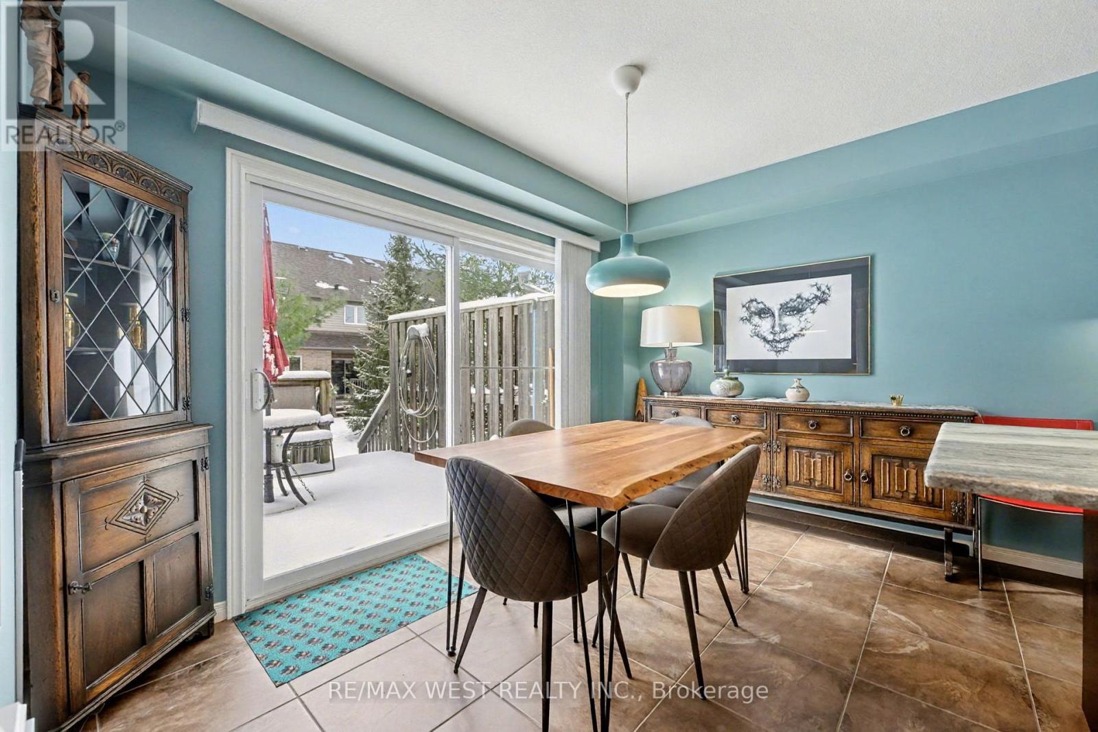 7 - 255 Summerfield Drive, Guelph, ON - Indoor Photo Showing Dining Room