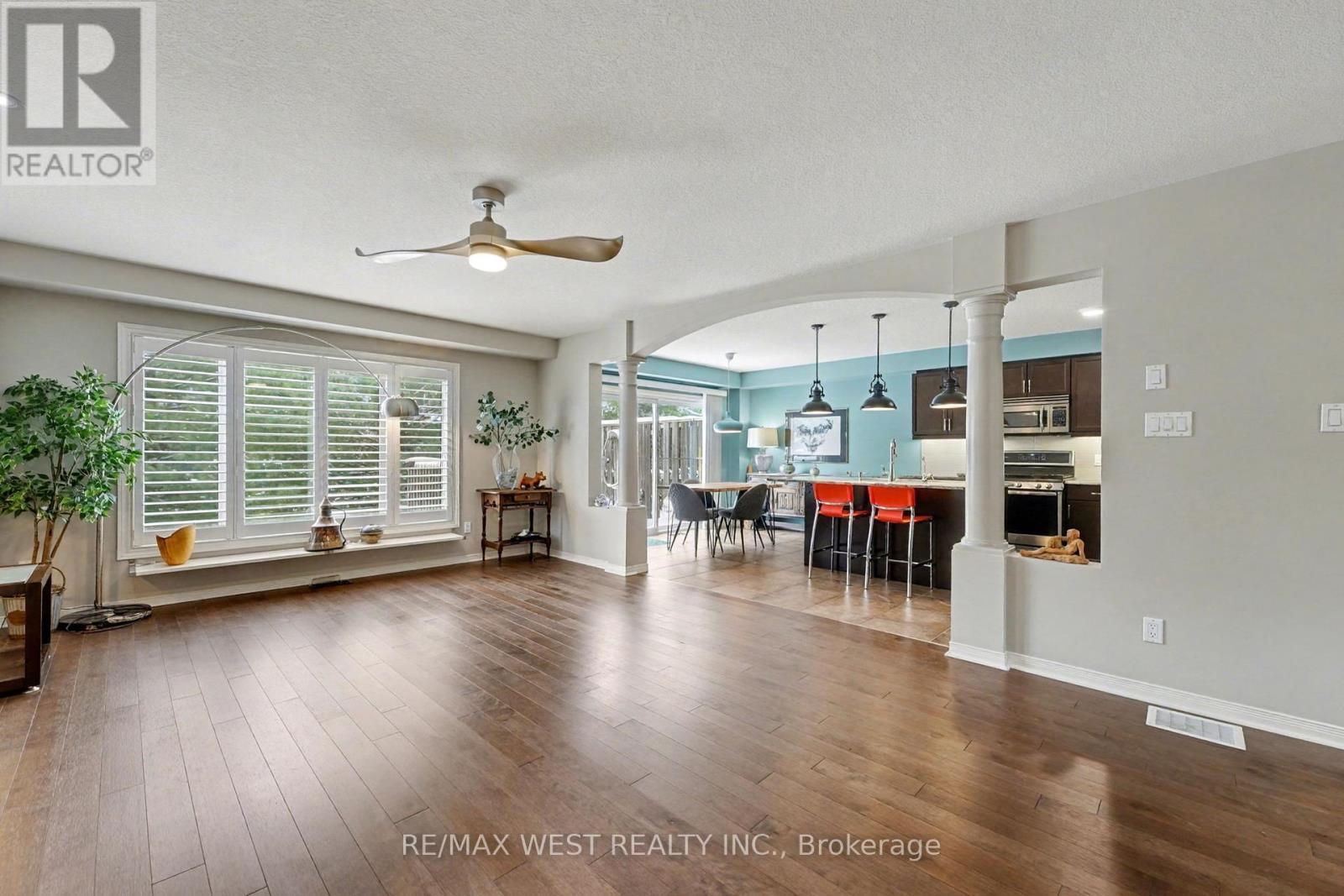 7 - 255 Summerfield Drive, Guelph, ON - Indoor Photo Showing Living Room