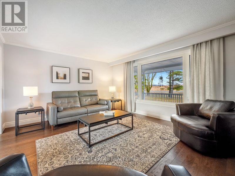 1592 Sideroad 15, New Tecumseth, ON - Indoor Photo Showing Living Room