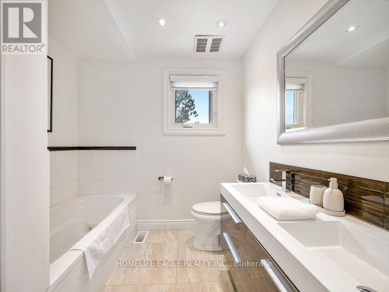 1592 Sideroad 15, New Tecumseth, ON - Indoor Photo Showing Bathroom