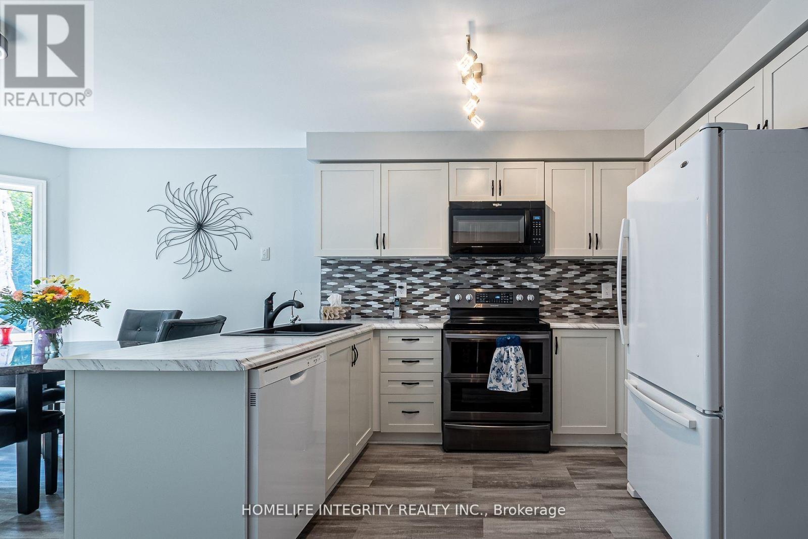 37 Brouwer Crescent, Wasaga Beach, ON - Indoor Photo Showing Kitchen