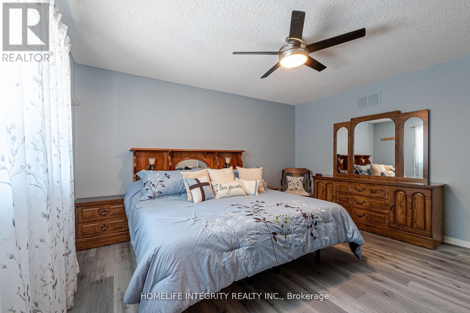37 Brouwer Crescent, Wasaga Beach, ON - Indoor Photo Showing Bedroom
