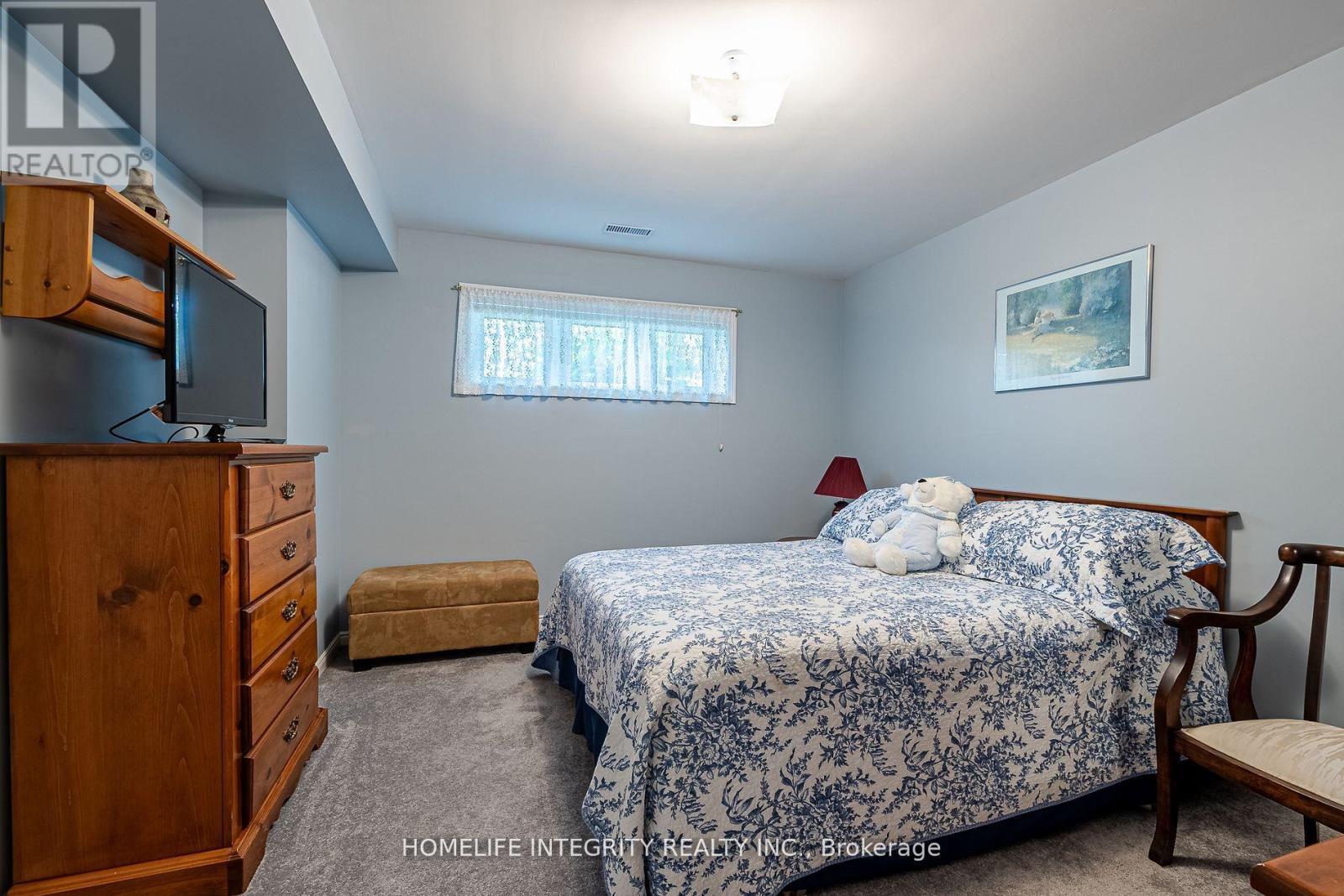 37 Brouwer Crescent, Wasaga Beach, ON - Indoor Photo Showing Bedroom