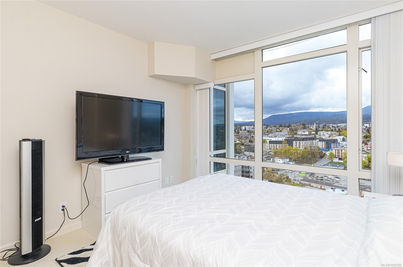 1402-38 Front St, Nanaimo, BC - Indoor Photo Showing Bedroom