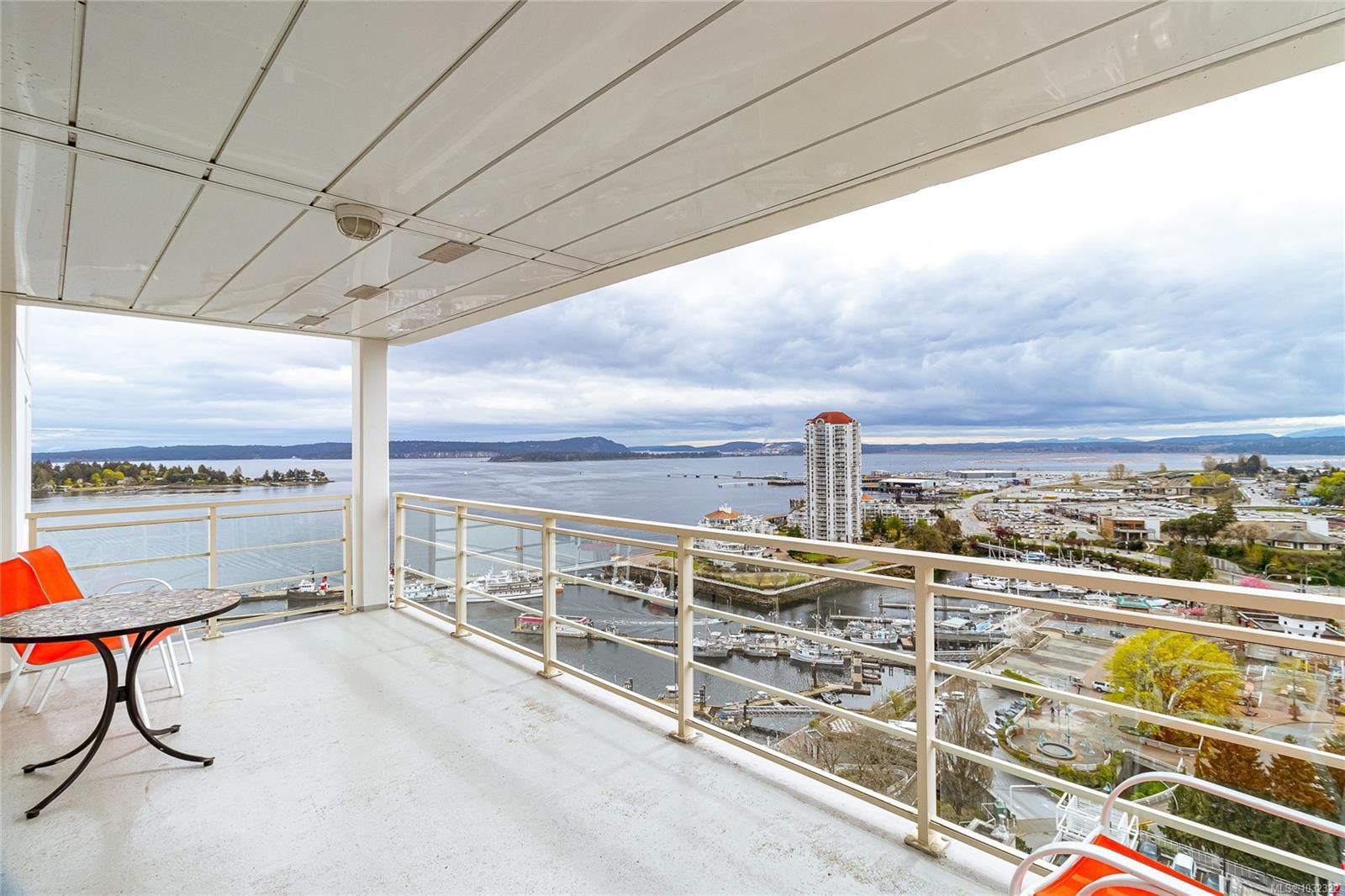 1402-38 Front St, Nanaimo, BC - Outdoor With Body Of Water With View With Exterior