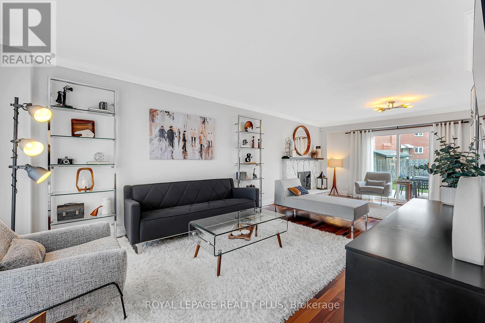 4241 Anworld Place, Mississauga, ON - Indoor Photo Showing Living Room
