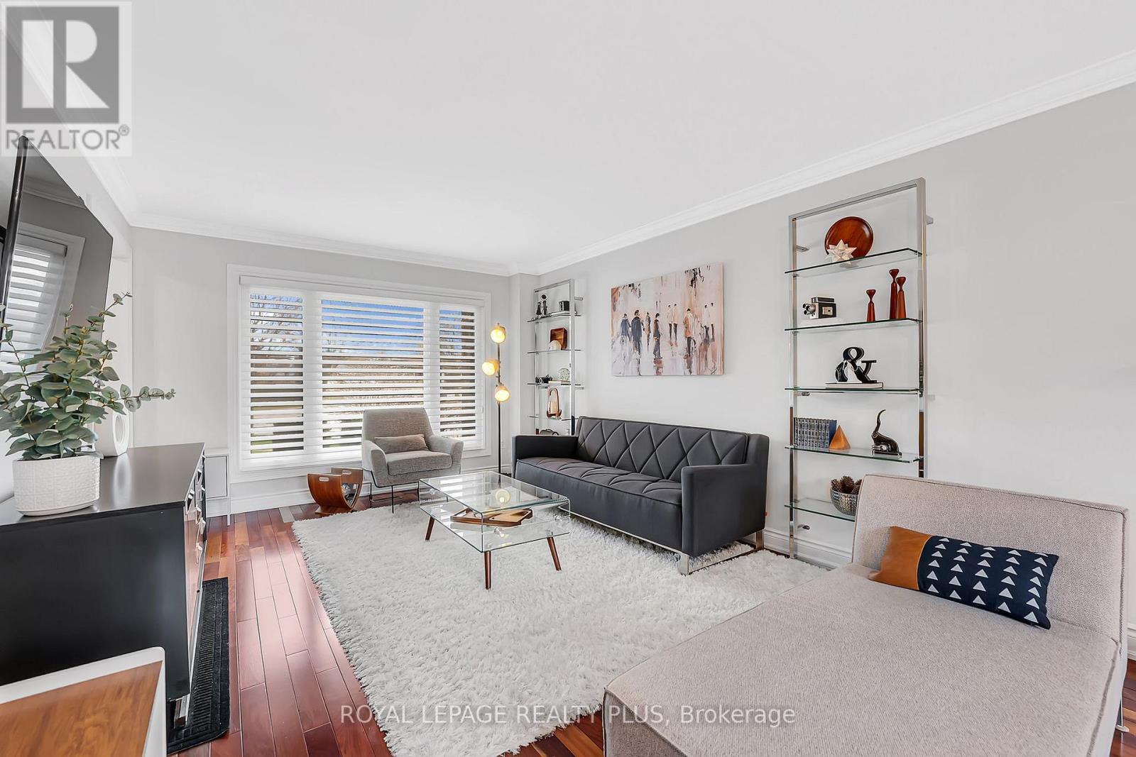 4241 Anworld Place, Mississauga, ON - Indoor Photo Showing Living Room