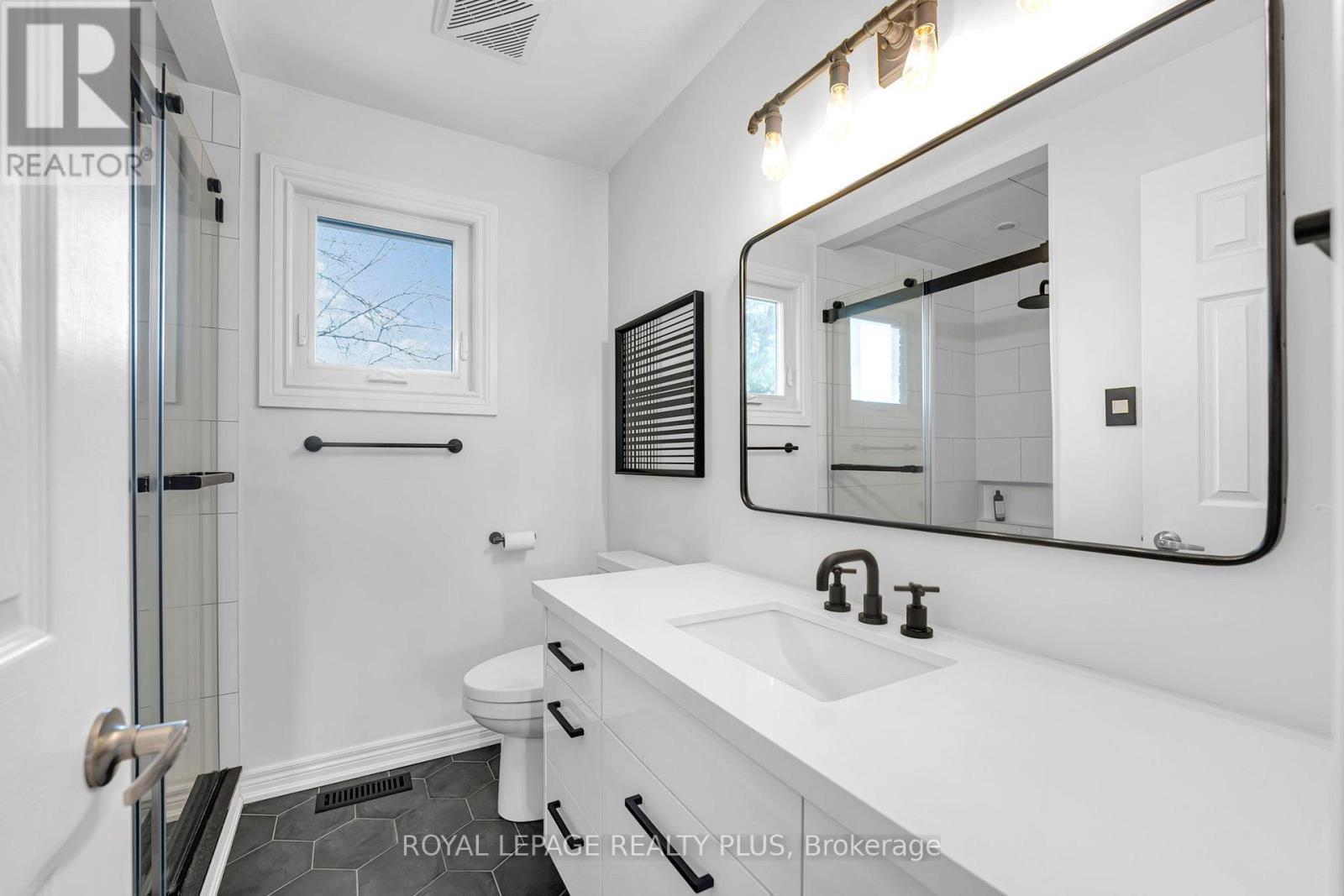 4241 Anworld Place, Mississauga, ON - Indoor Photo Showing Bathroom