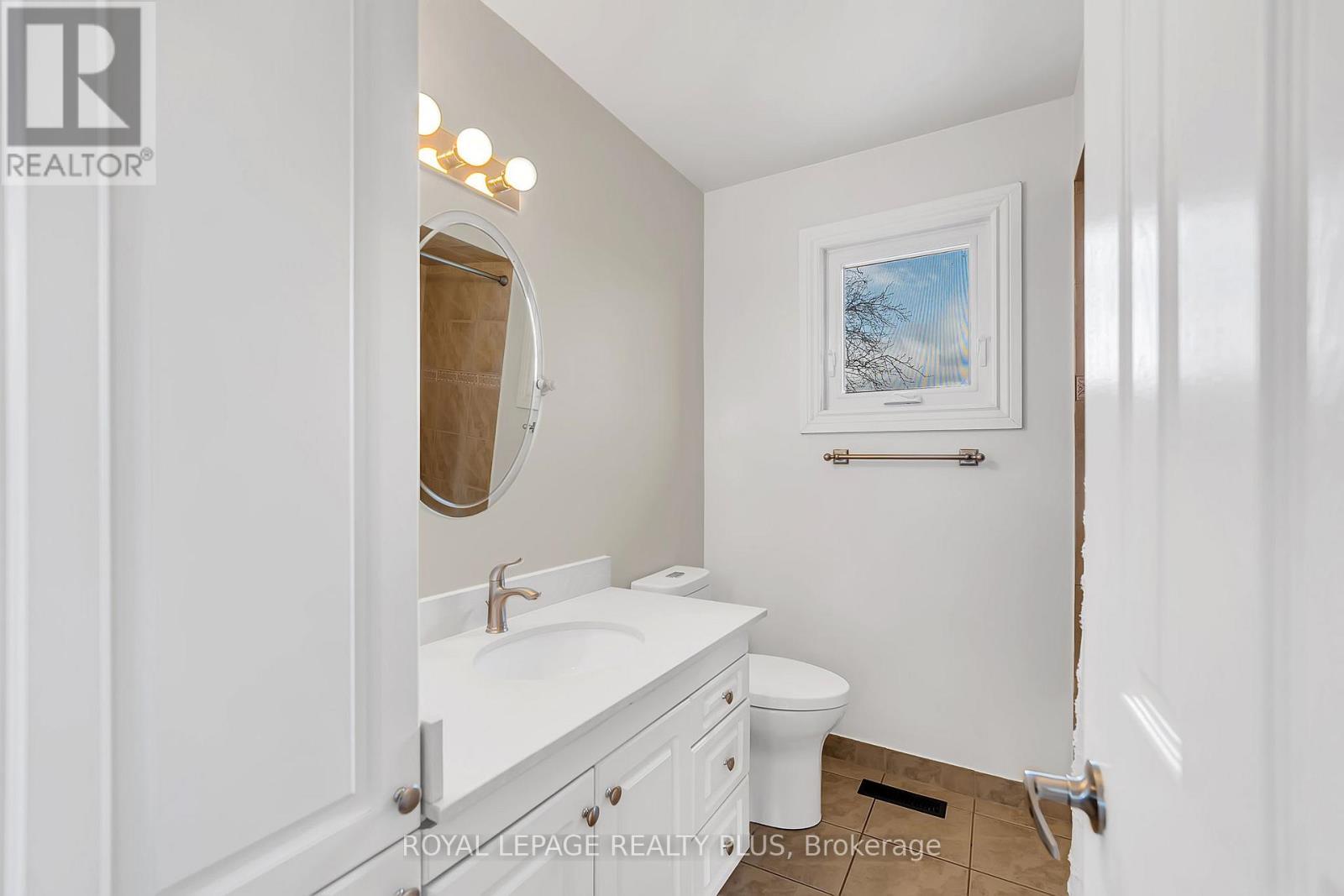 4241 Anworld Place, Mississauga, ON - Indoor Photo Showing Bathroom