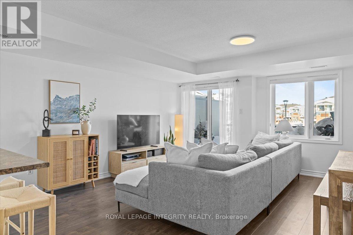 78 Lyrid Private, Ottawa, ON - Indoor Photo Showing Living Room