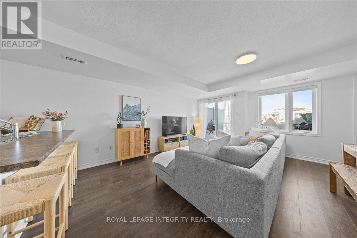 78 Lyrid Private, Ottawa, ON - Indoor Photo Showing Living Room