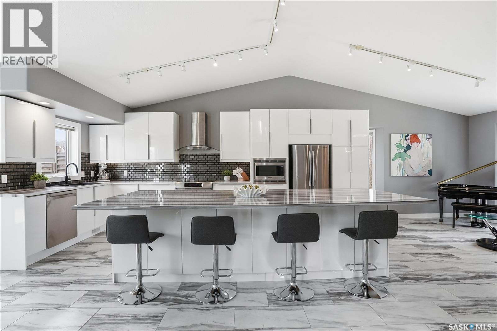 406 Laycoe Crescent, Saskatoon, SK - Indoor Photo Showing Kitchen With Upgraded Kitchen