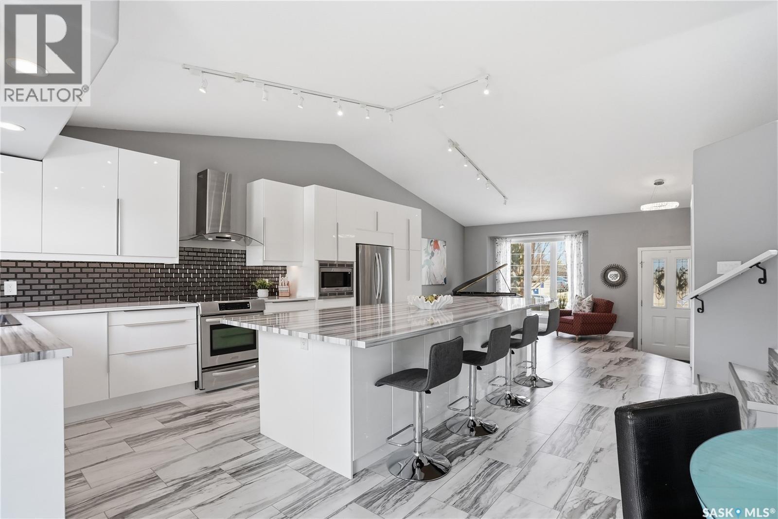 406 Laycoe Crescent, Saskatoon, SK - Indoor Photo Showing Kitchen With Upgraded Kitchen