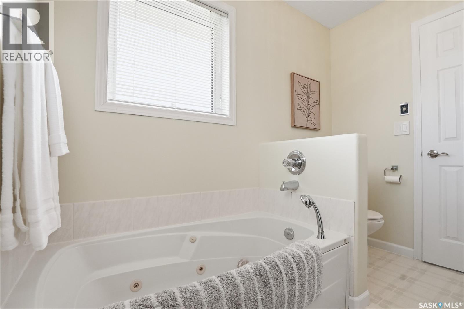 406 Laycoe Crescent, Saskatoon, SK - Indoor Photo Showing Bathroom