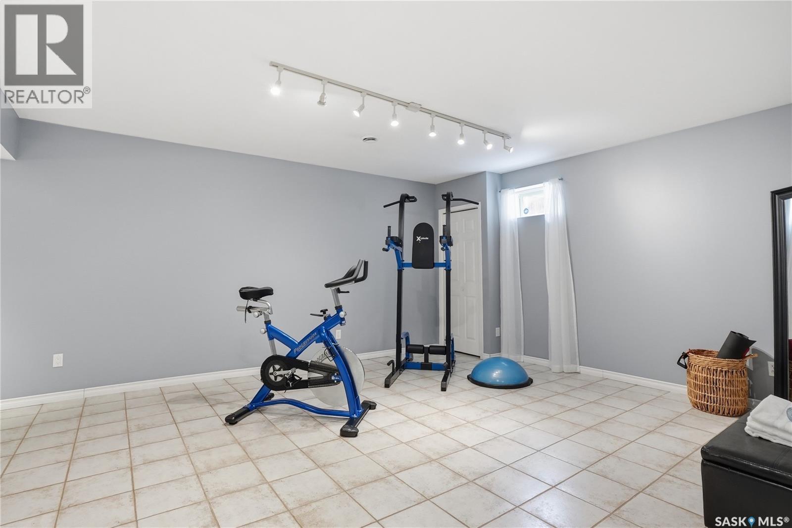 406 Laycoe Crescent, Saskatoon, SK - Indoor Photo Showing Gym Room