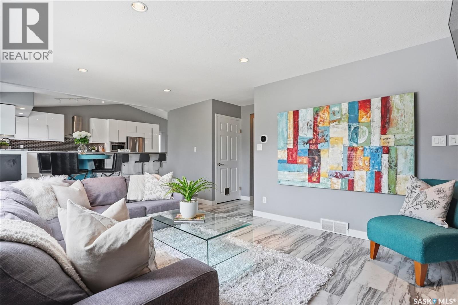 406 Laycoe Crescent, Saskatoon, SK - Indoor Photo Showing Living Room
