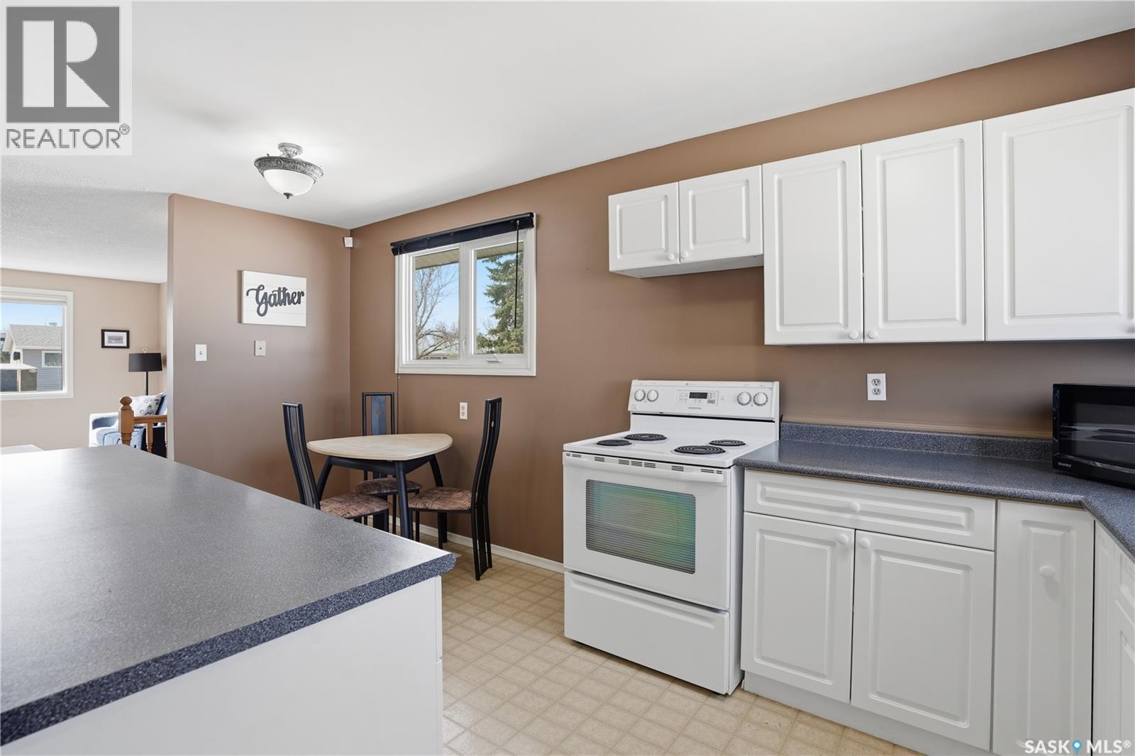 111 Forsyth Crescent, Regina, SK - Indoor Photo Showing Kitchen