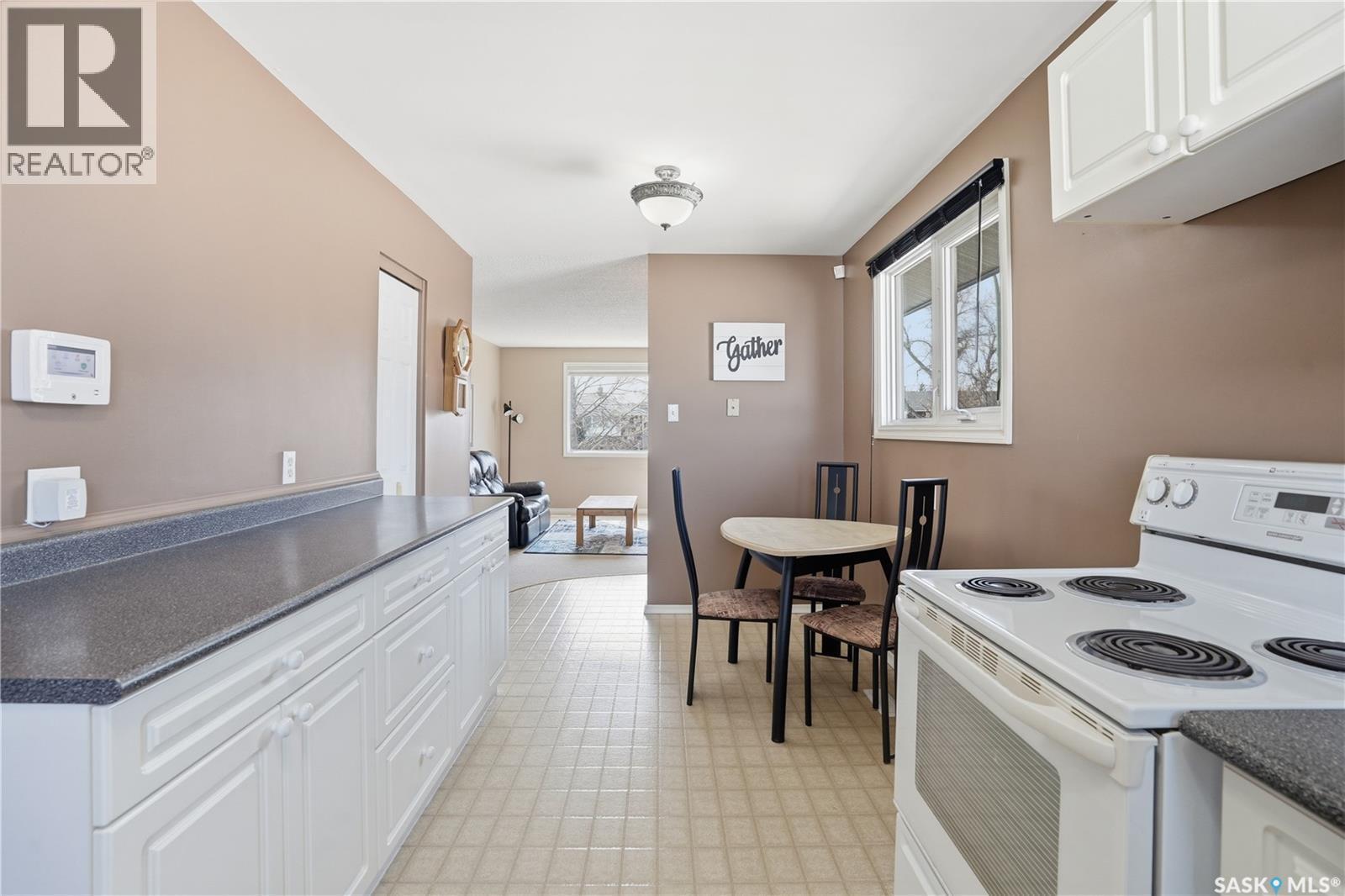 111 Forsyth Crescent, Regina, SK - Indoor Photo Showing Kitchen